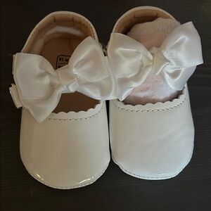 Elegant White Baby Shoes with Bow